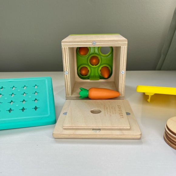 Lovevery Wooden Coin Bank & Carrot Posting Box The Babbler Kit Months 13, 14, 15 - Picture 4 of 7